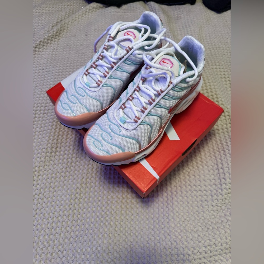 Nike Air Max Plus women White Siren Red